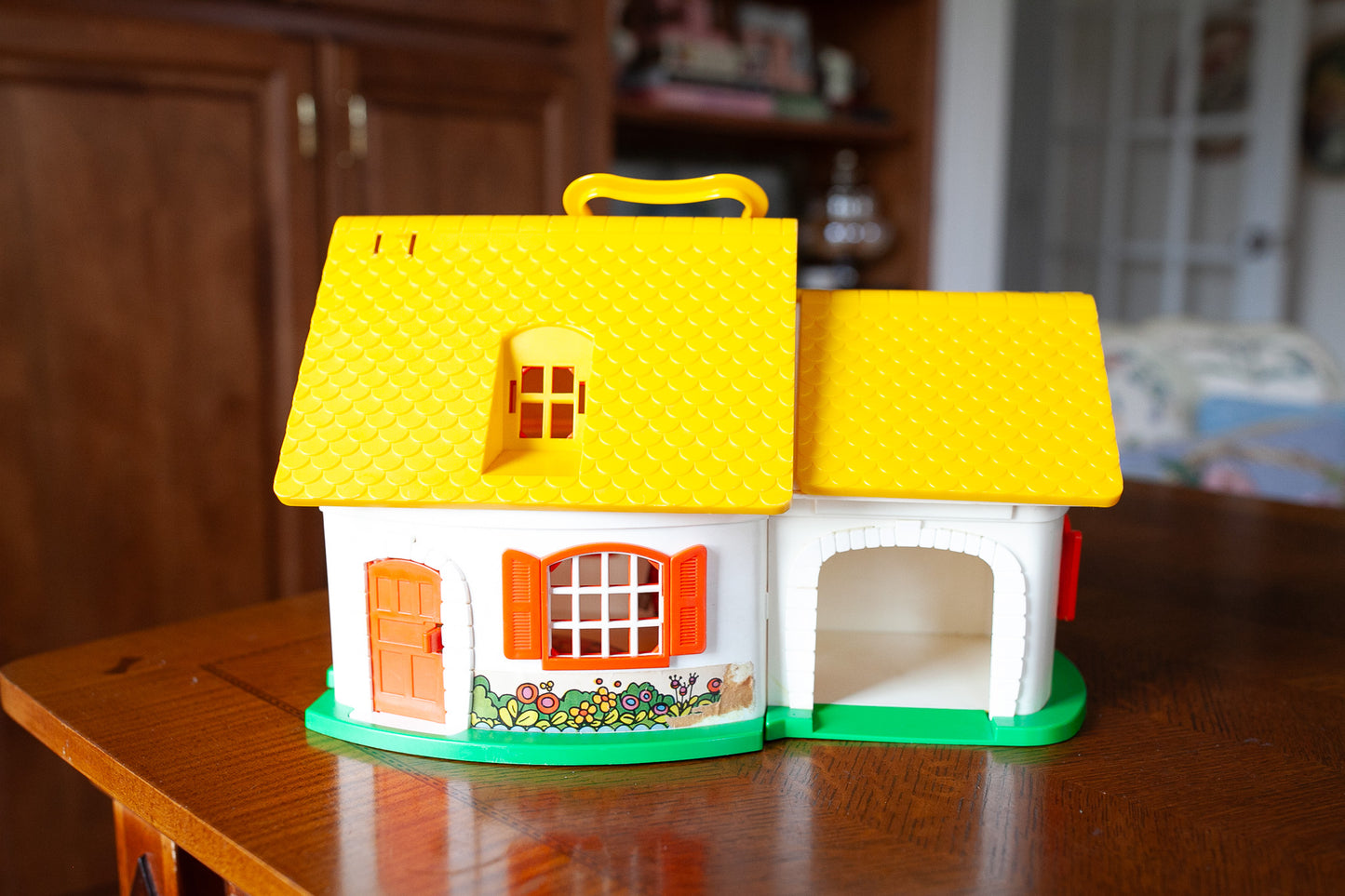 Vintage Hasbro 1973 Weeble Wobbles Dollhouse- Country Cottage