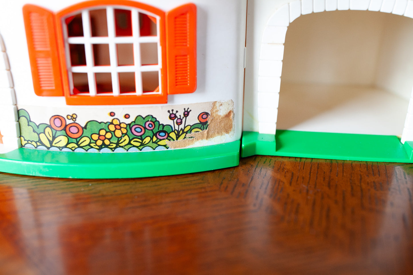 Vintage Hasbro 1973 Weeble Wobbles Dollhouse- Country Cottage