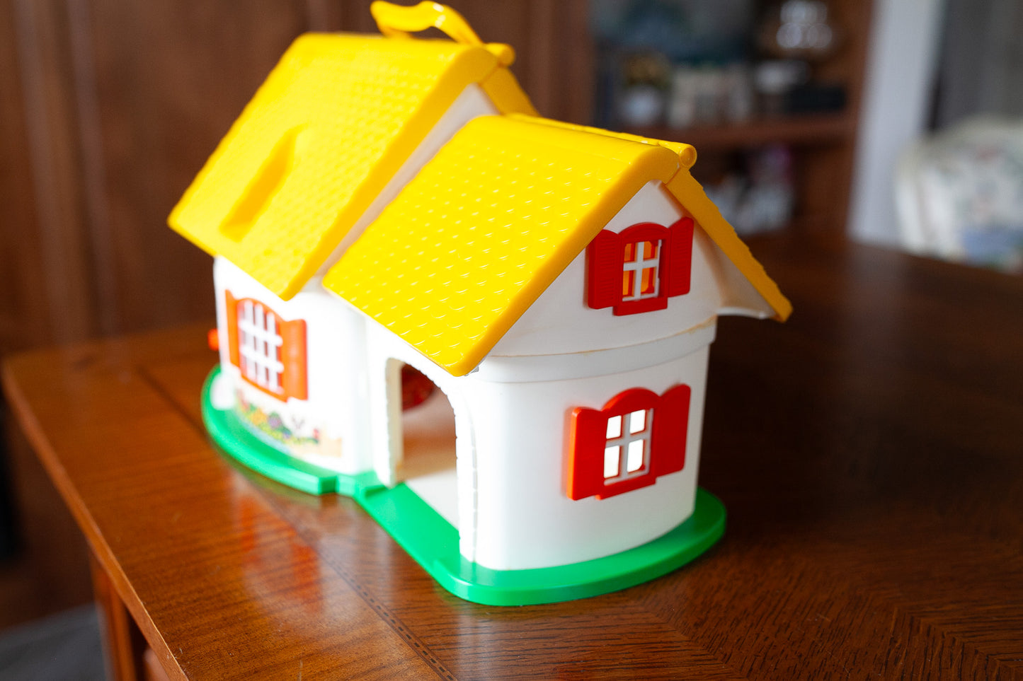 Vintage Hasbro 1973 Weeble Wobbles Dollhouse- Country Cottage