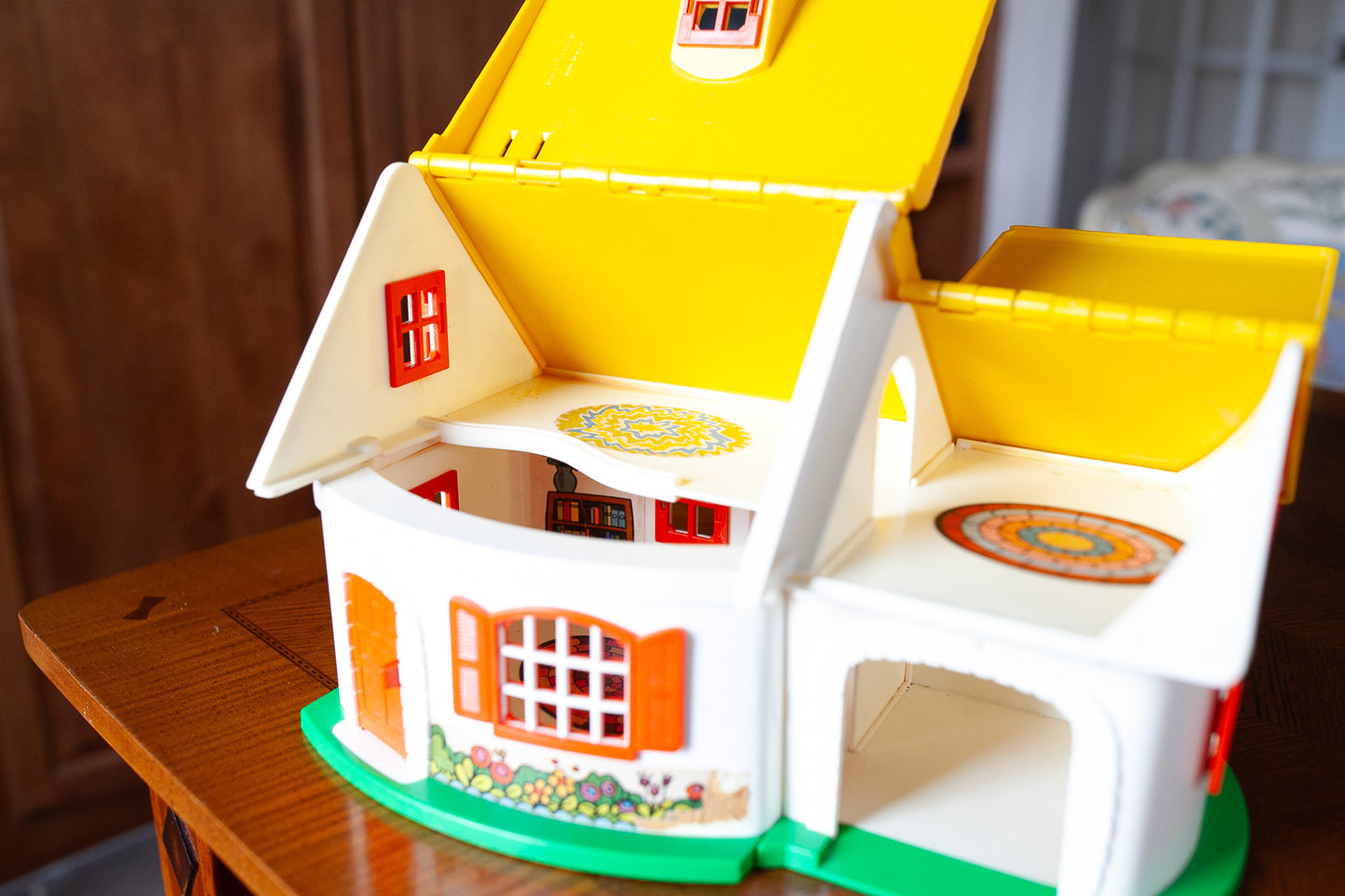 Vintage Hasbro 1973 Weeble Wobbles Dollhouse- Country Cottage