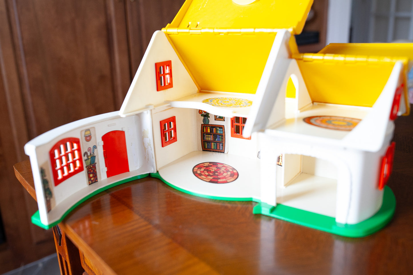 Vintage Hasbro 1973 Weeble Wobbles Dollhouse- Country Cottage