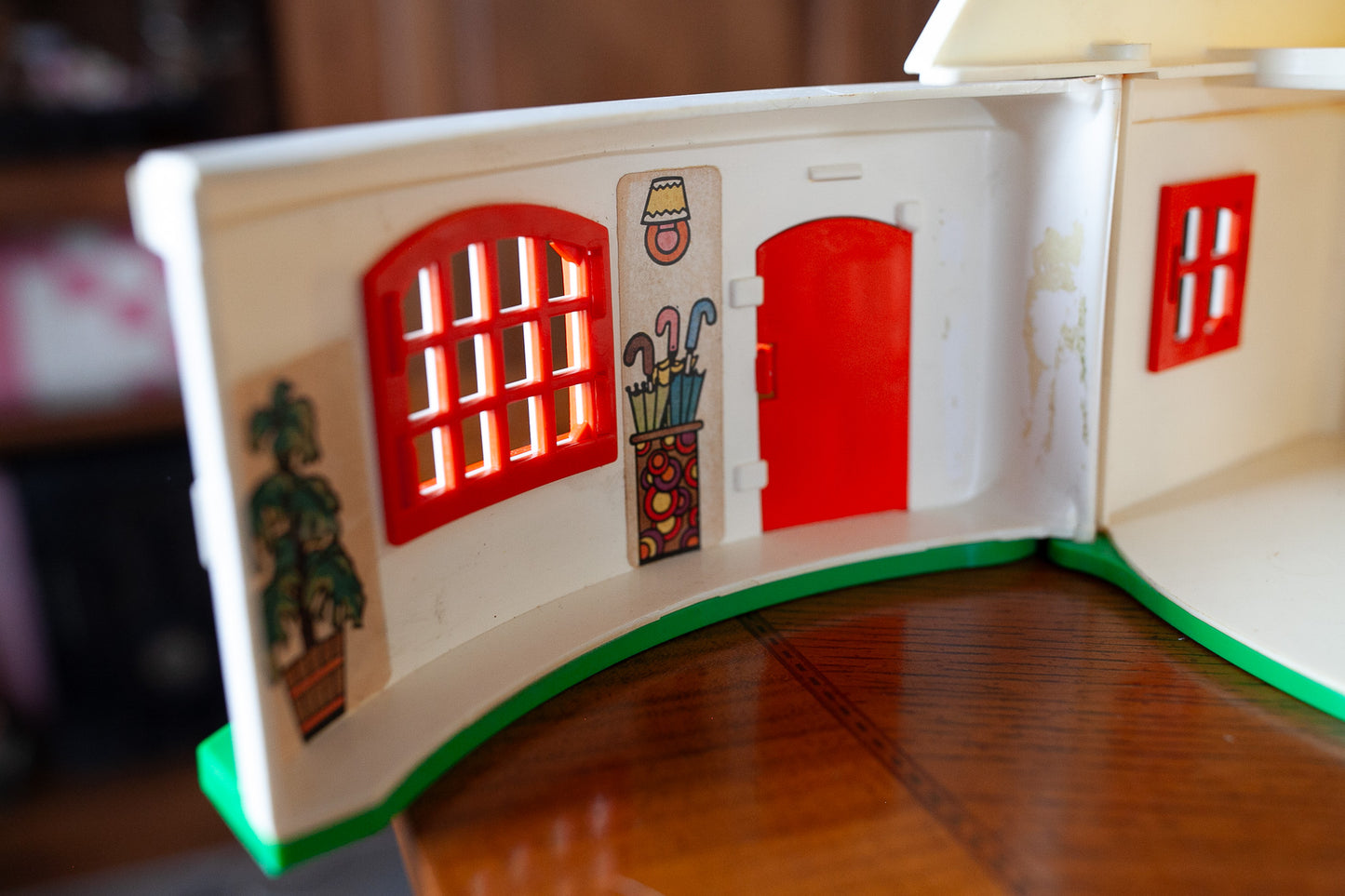 Vintage Hasbro 1973 Weeble Wobbles Dollhouse- Country Cottage