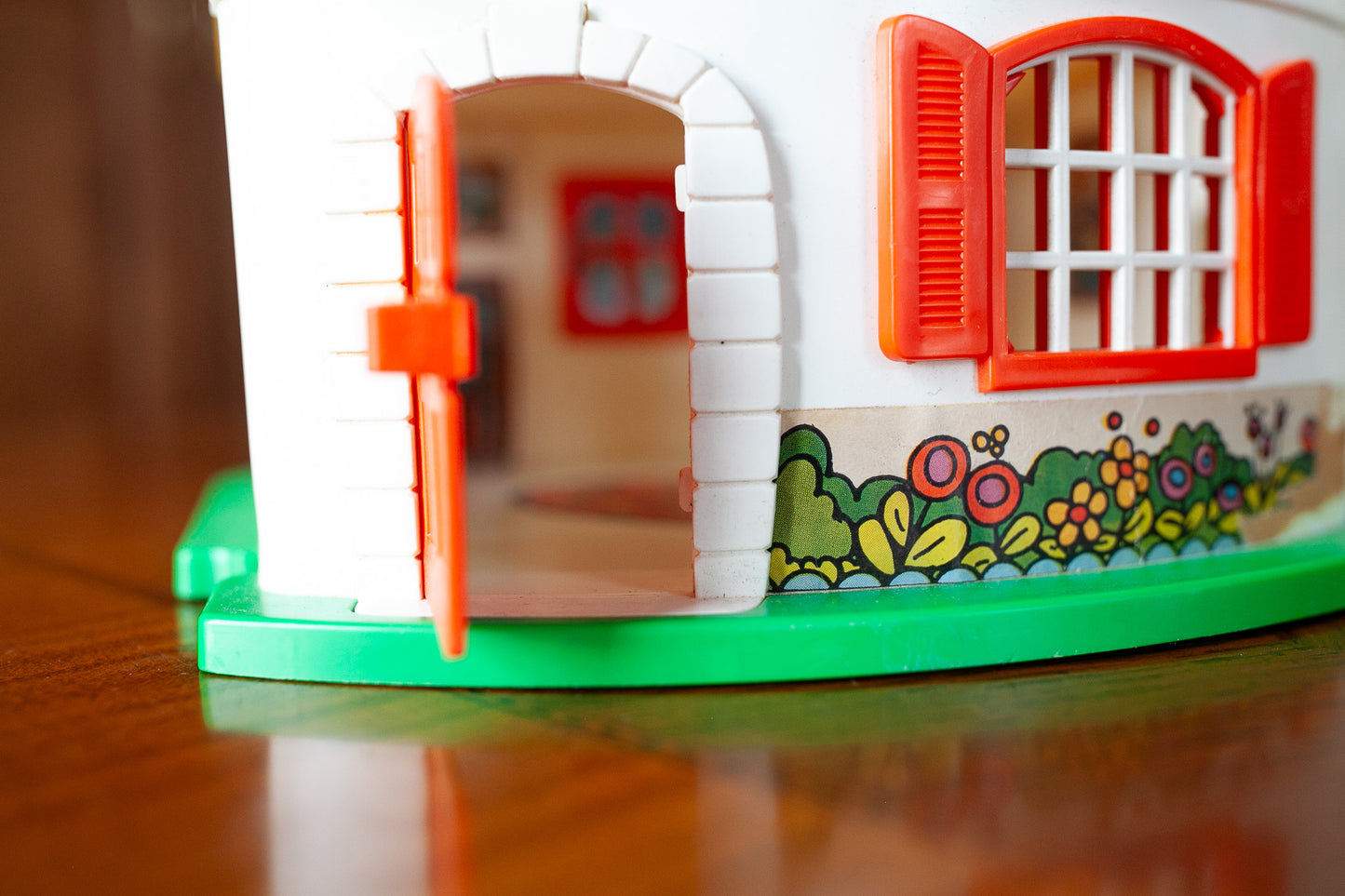 Vintage Hasbro 1973 Weeble Wobbles Dollhouse- Country Cottage