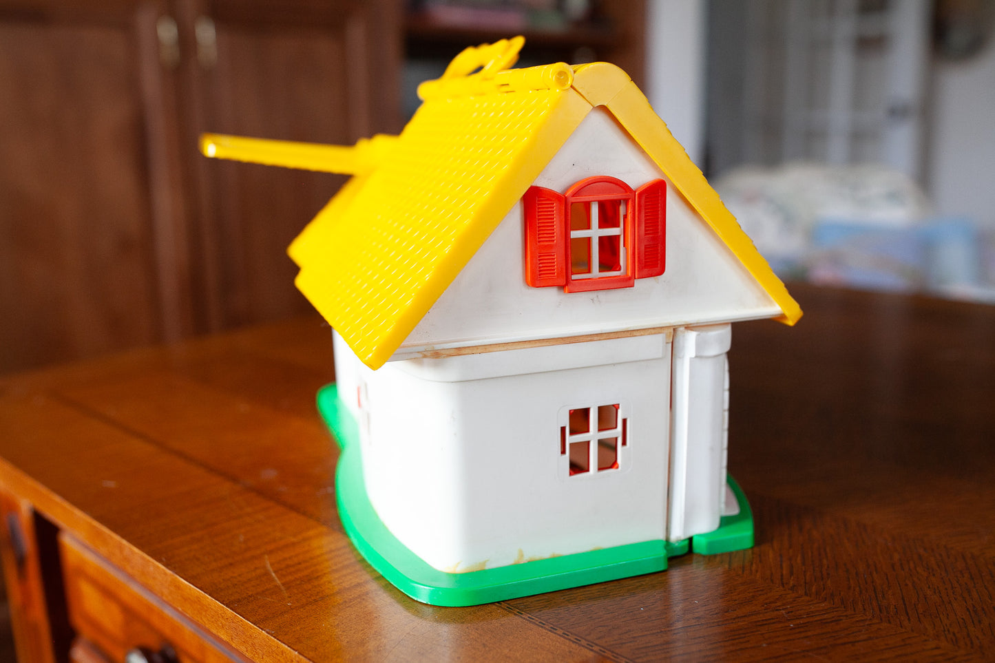 Vintage Hasbro 1973 Weeble Wobbles Dollhouse- Country Cottage