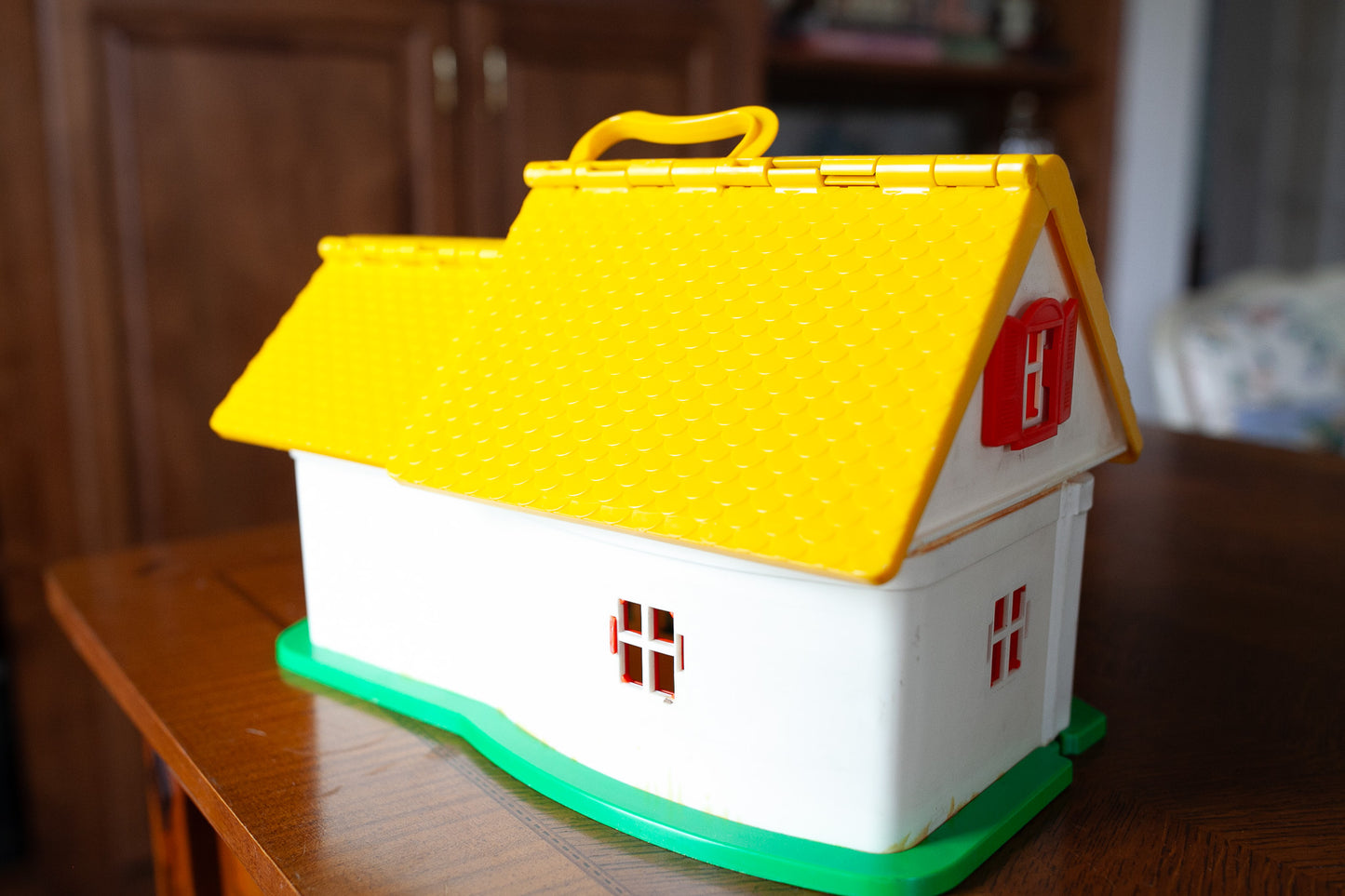 Vintage Hasbro 1973 Weeble Wobbles Dollhouse- Country Cottage