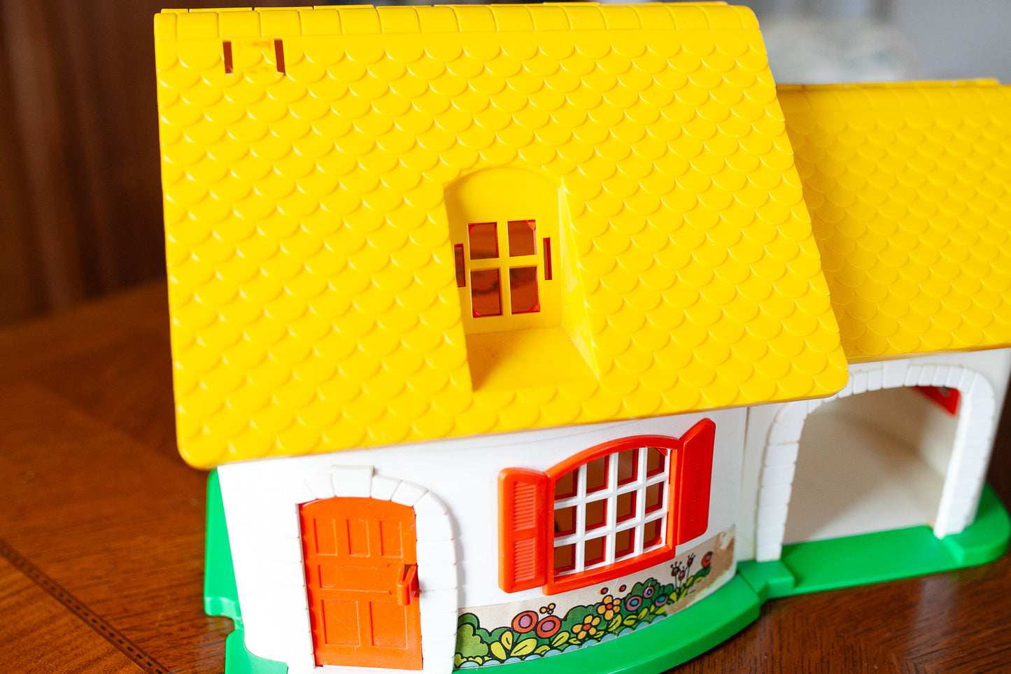 Vintage Hasbro 1973 Weeble Wobbles Dollhouse- Country Cottage