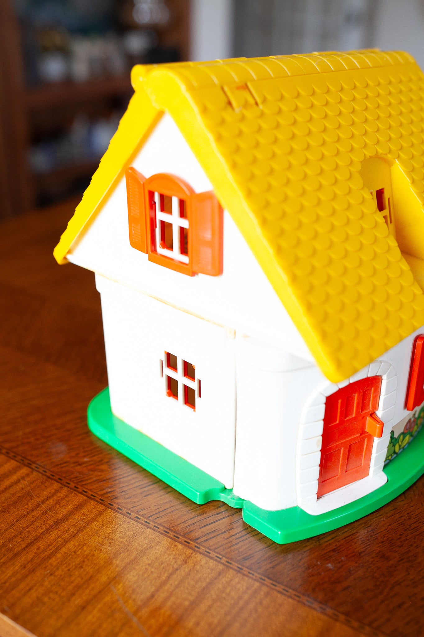 Vintage Hasbro 1973 Weeble Wobbles Dollhouse- Country Cottage