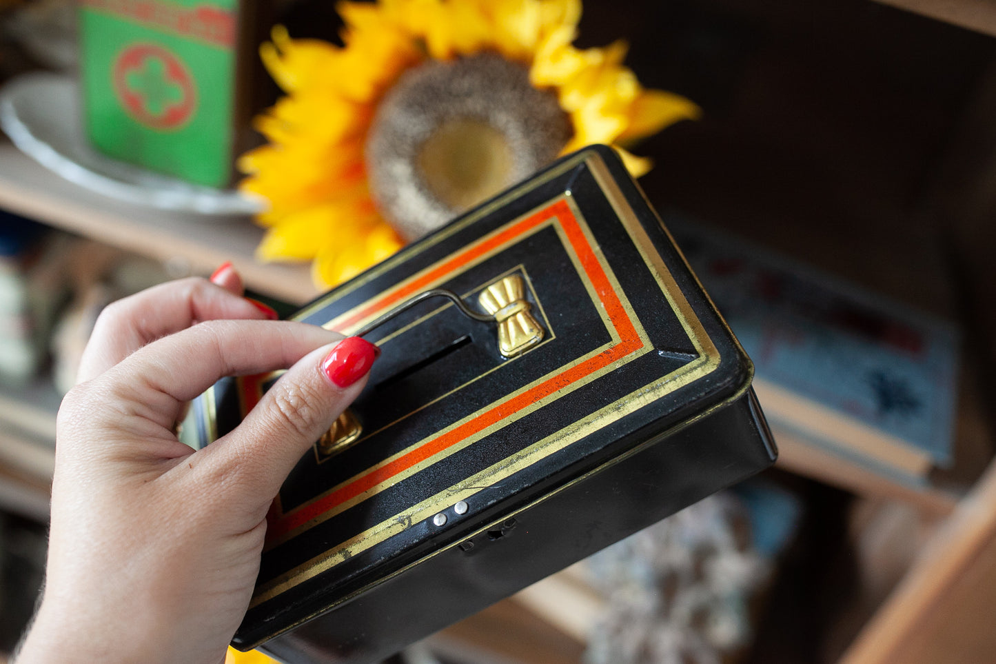 Vintage Cashbox Tin - Cashbox Bank