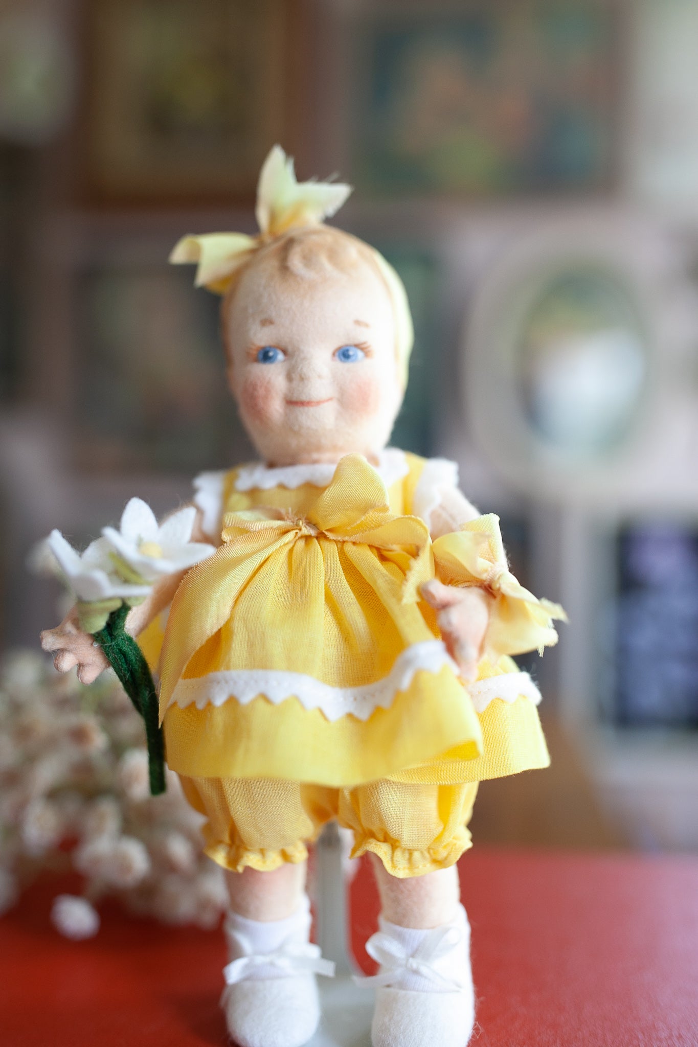 R John Wright Collector Club 2004 Jesco Felt Doll "Sunshine Scootles"