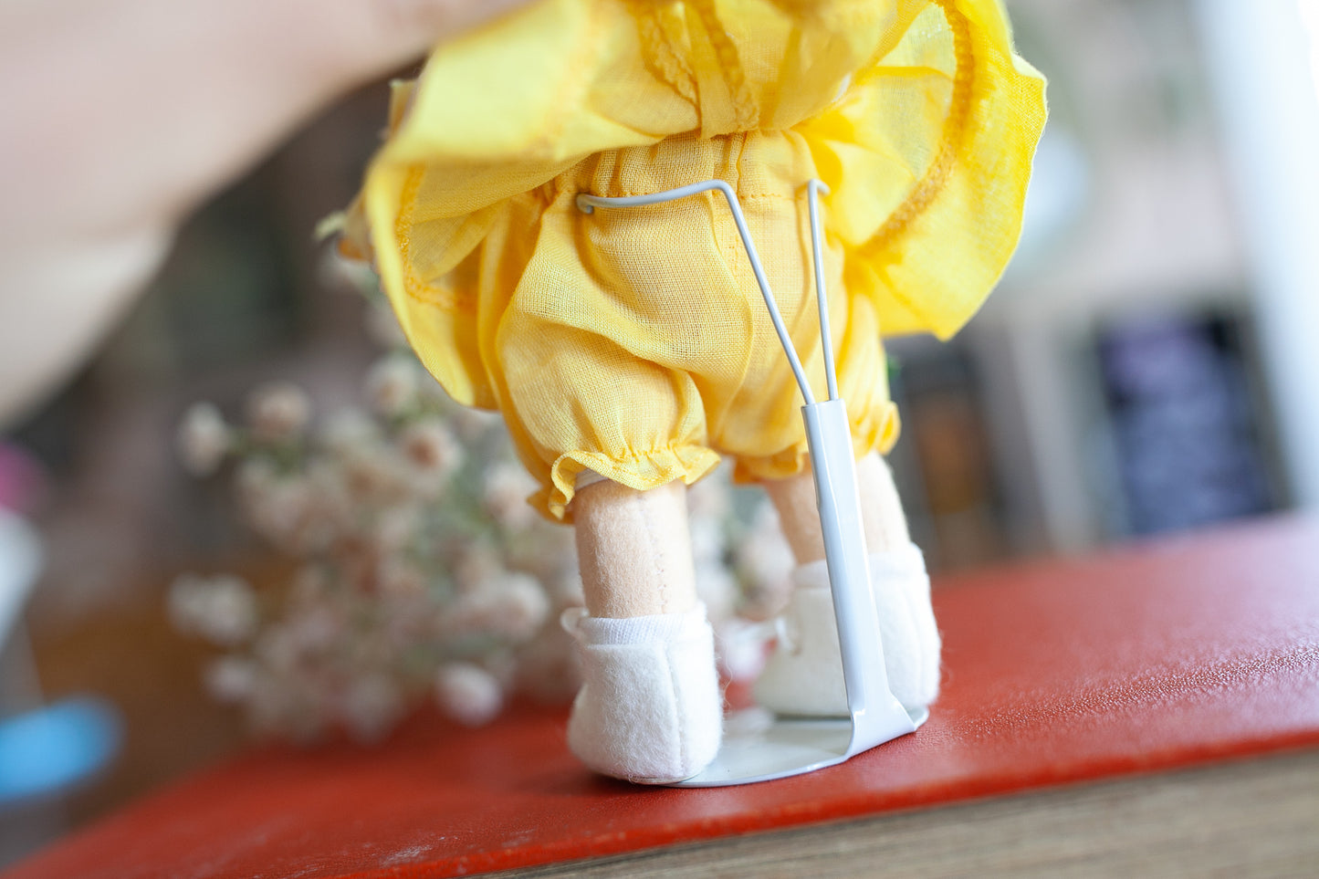 R John Wright Collector Club 2004 Jesco Felt Doll "Sunshine Scootles"