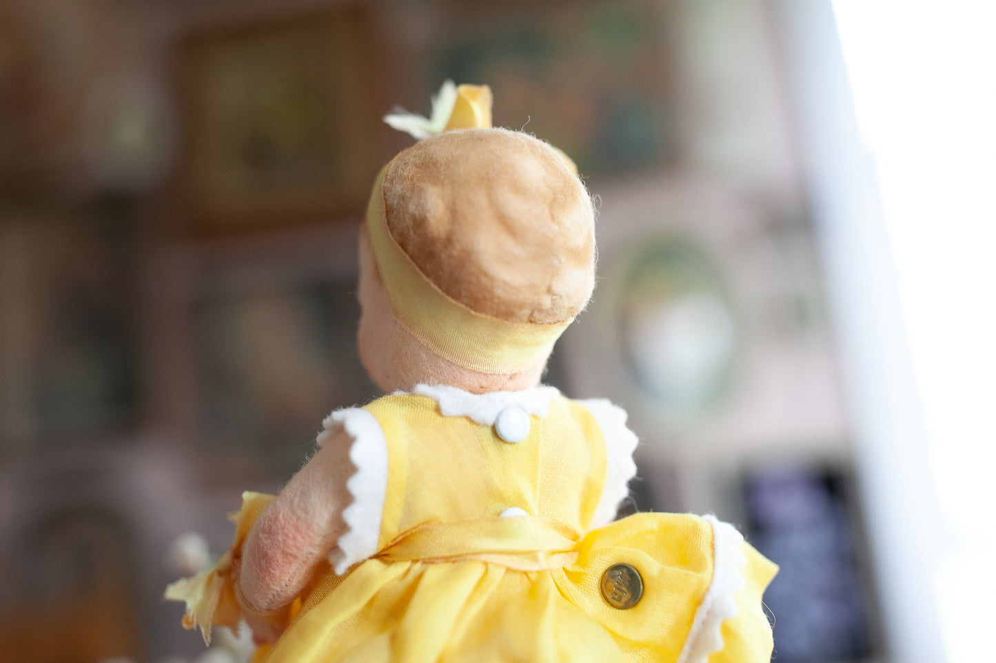 R John Wright Collector Club 2004 Jesco Felt Doll "Sunshine Scootles"