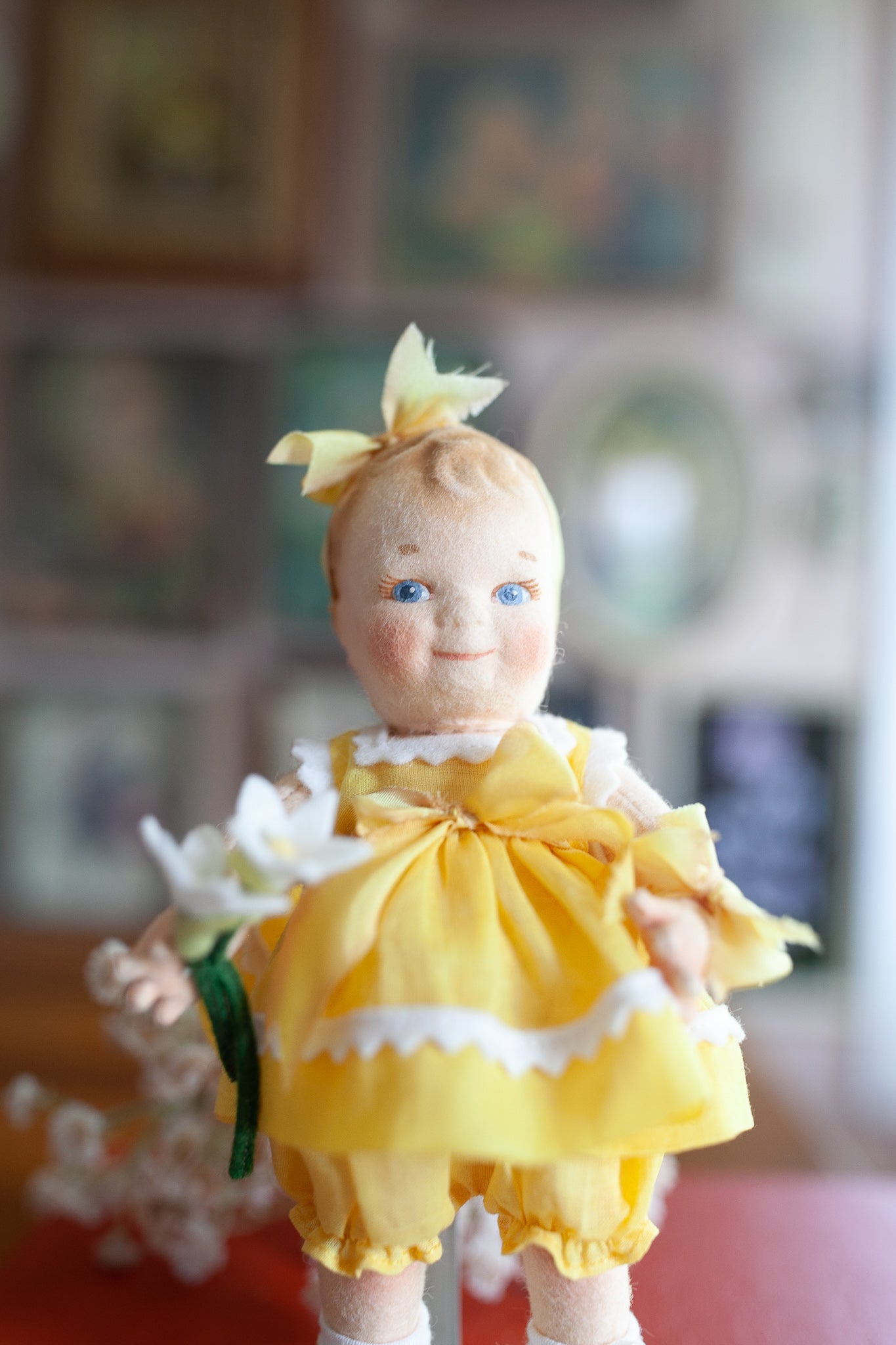 R John Wright Collector Club 2004 Jesco Felt Doll "Sunshine Scootles"