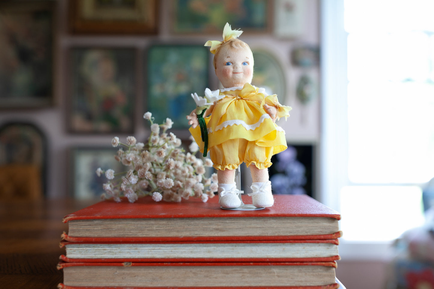 R John Wright Collector Club 2004 Jesco Felt Doll "Sunshine Scootles"