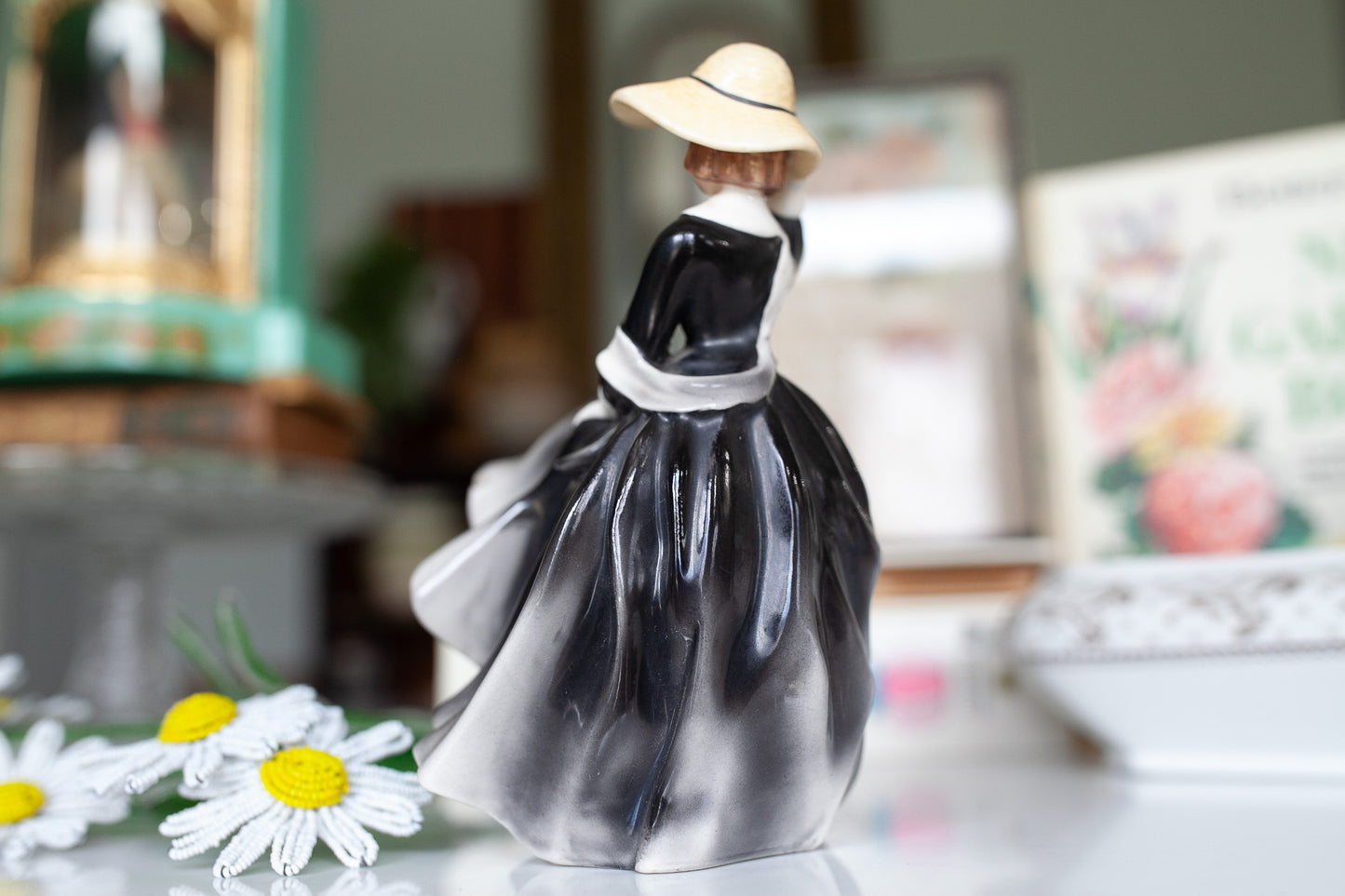 Vintage Napco Lady - Porcelain Figurine - Top o the Hill