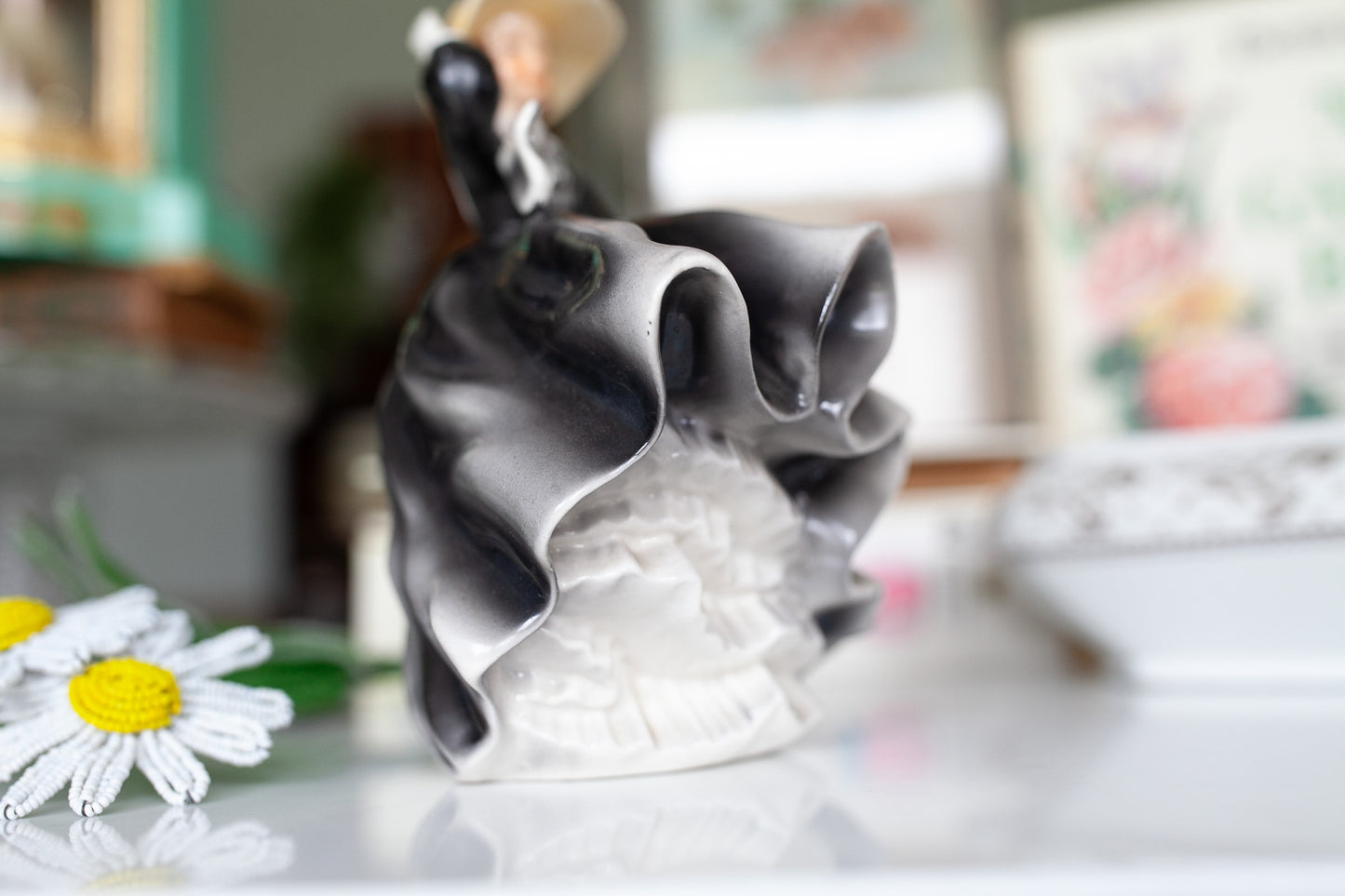 Vintage Napco Lady - Porcelain Figurine - Top o the Hill