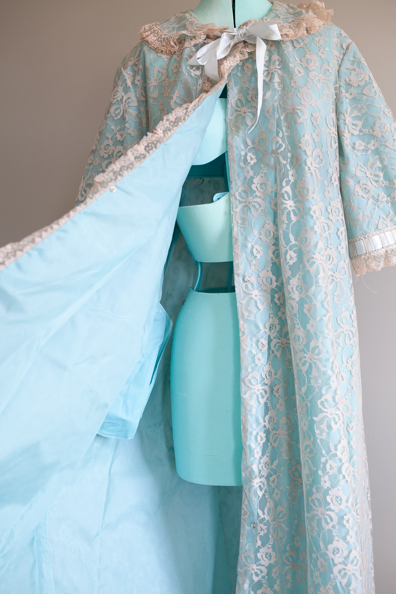 Vintage Dressing Gown- Vintage Robe - Lace
