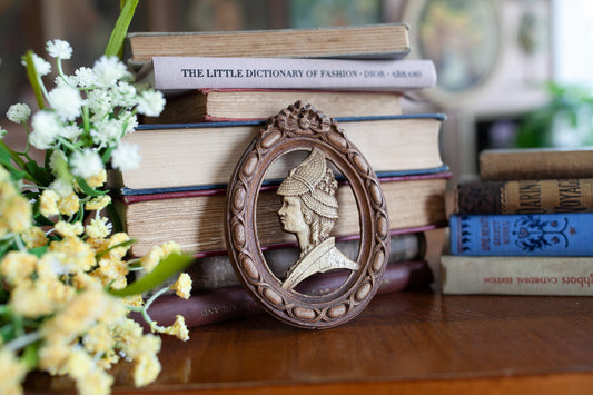 Vintage silhouette - Wooden Silhouette Lady