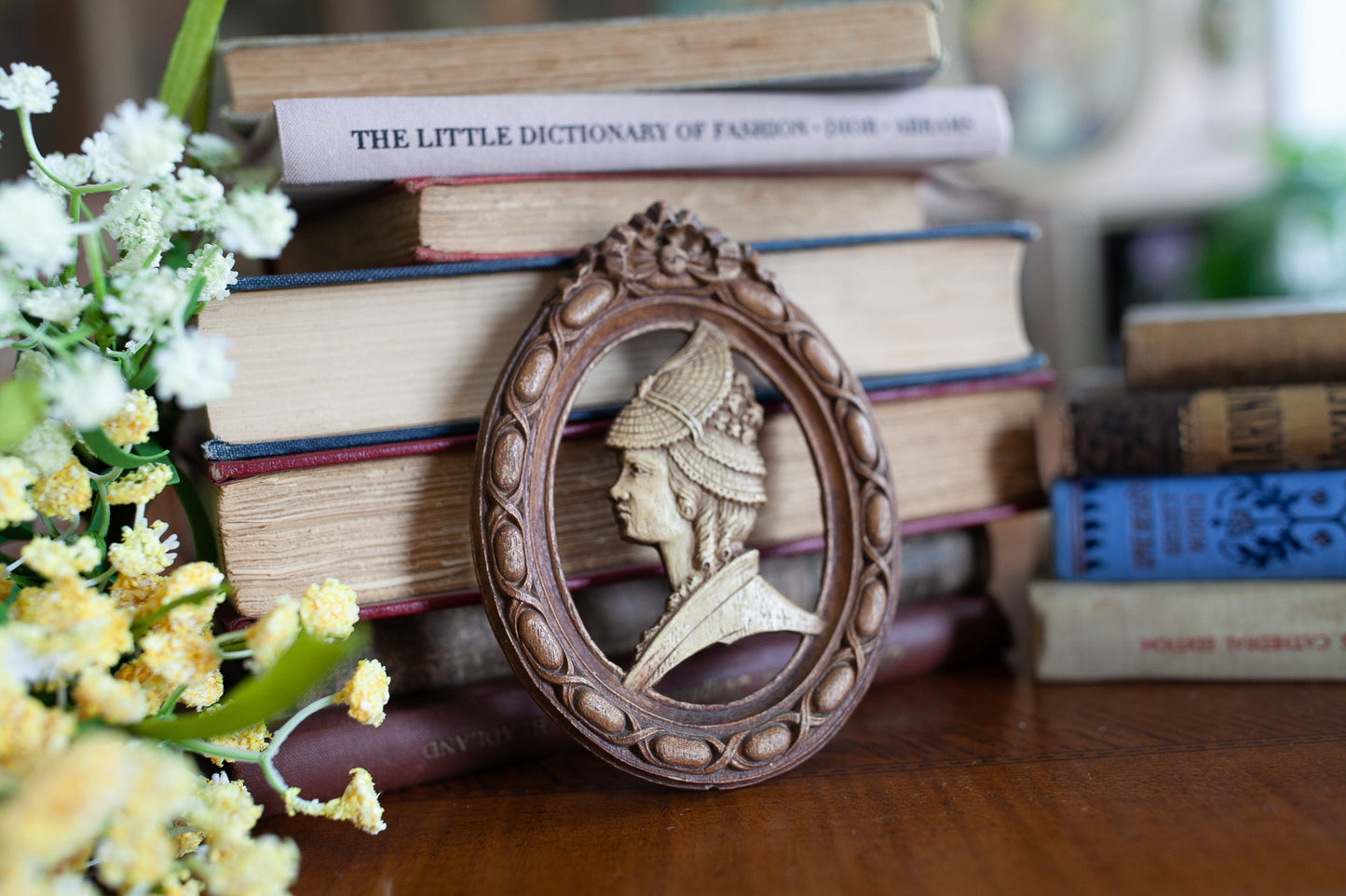 Vintage silhouette - Wooden Silhouette Lady