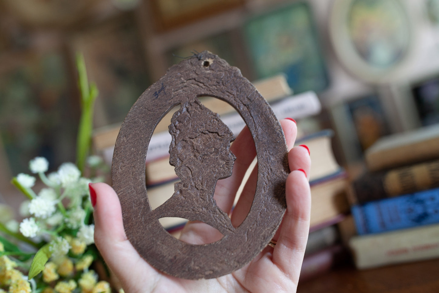 Vintage silhouette - Wooden Silhouette Lady