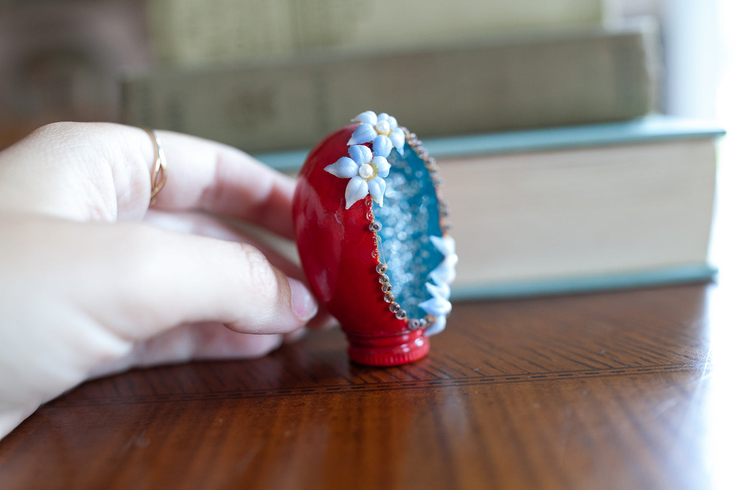 Vintage Egg Diorama -Christmas Diorama