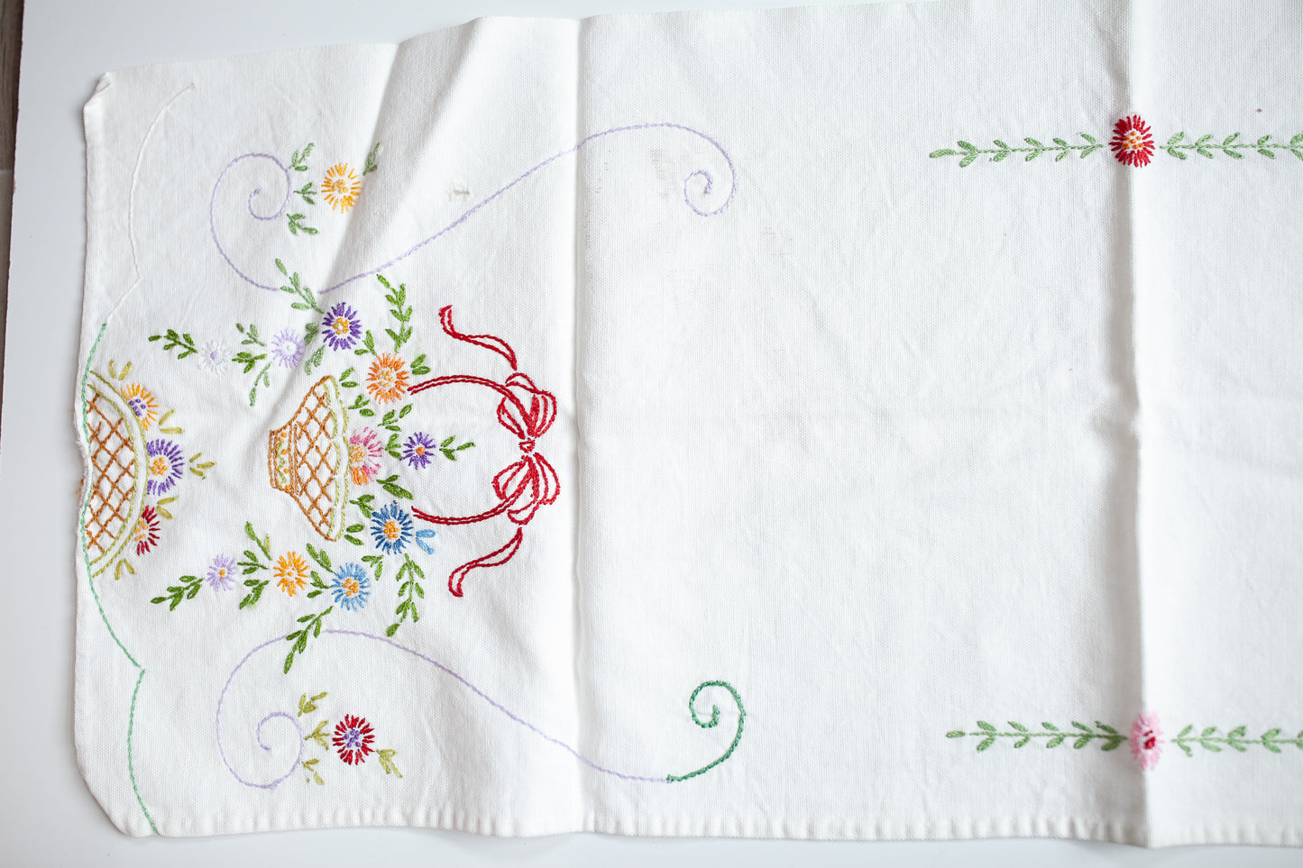 Vintage Emroidered Dresser Scarf- Embroidered Fabrics - Vintage Fabrics