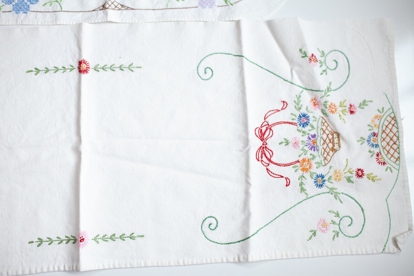 Vintage Emroidered Dresser Scarf- Embroidered Fabrics - Vintage Fabrics