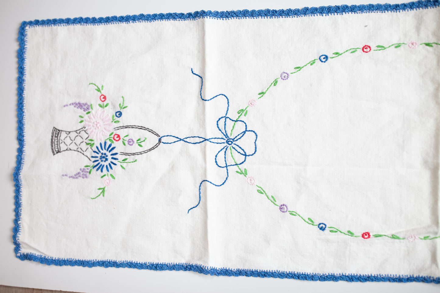 Vintage Emroidered Dresser Scarf- Embroidered Fabrics - Vintage Fabrics