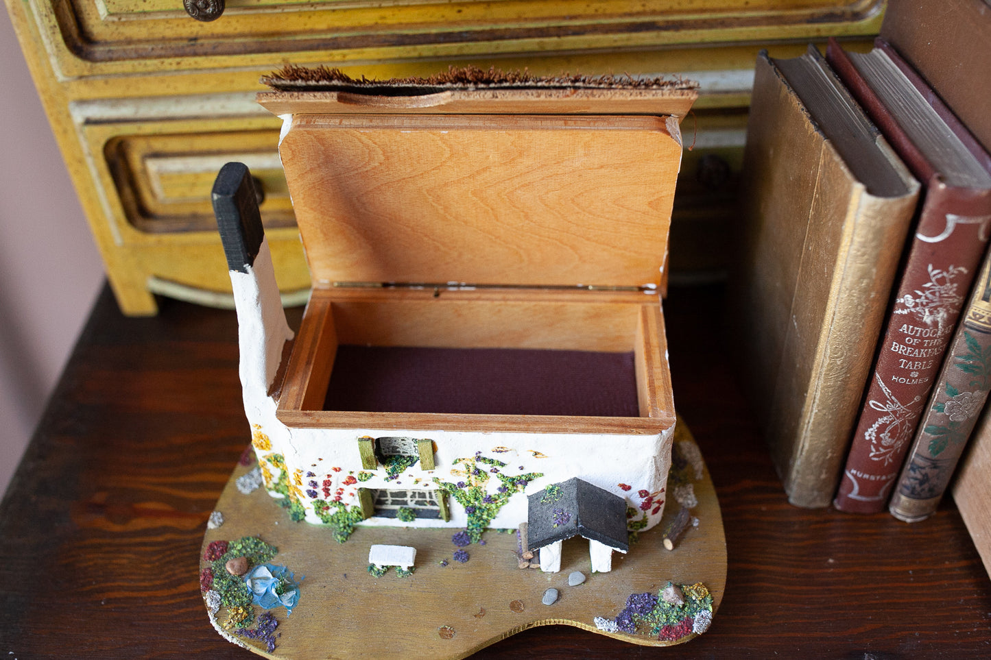 Vintage Cottage - Music Box - Countryside Home -Cottage Trinket box