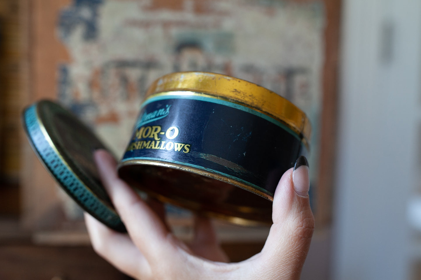 Vintage Marshmallow Tin -Whitman's Mor-O Marshmallows 3.5 oz net Tin