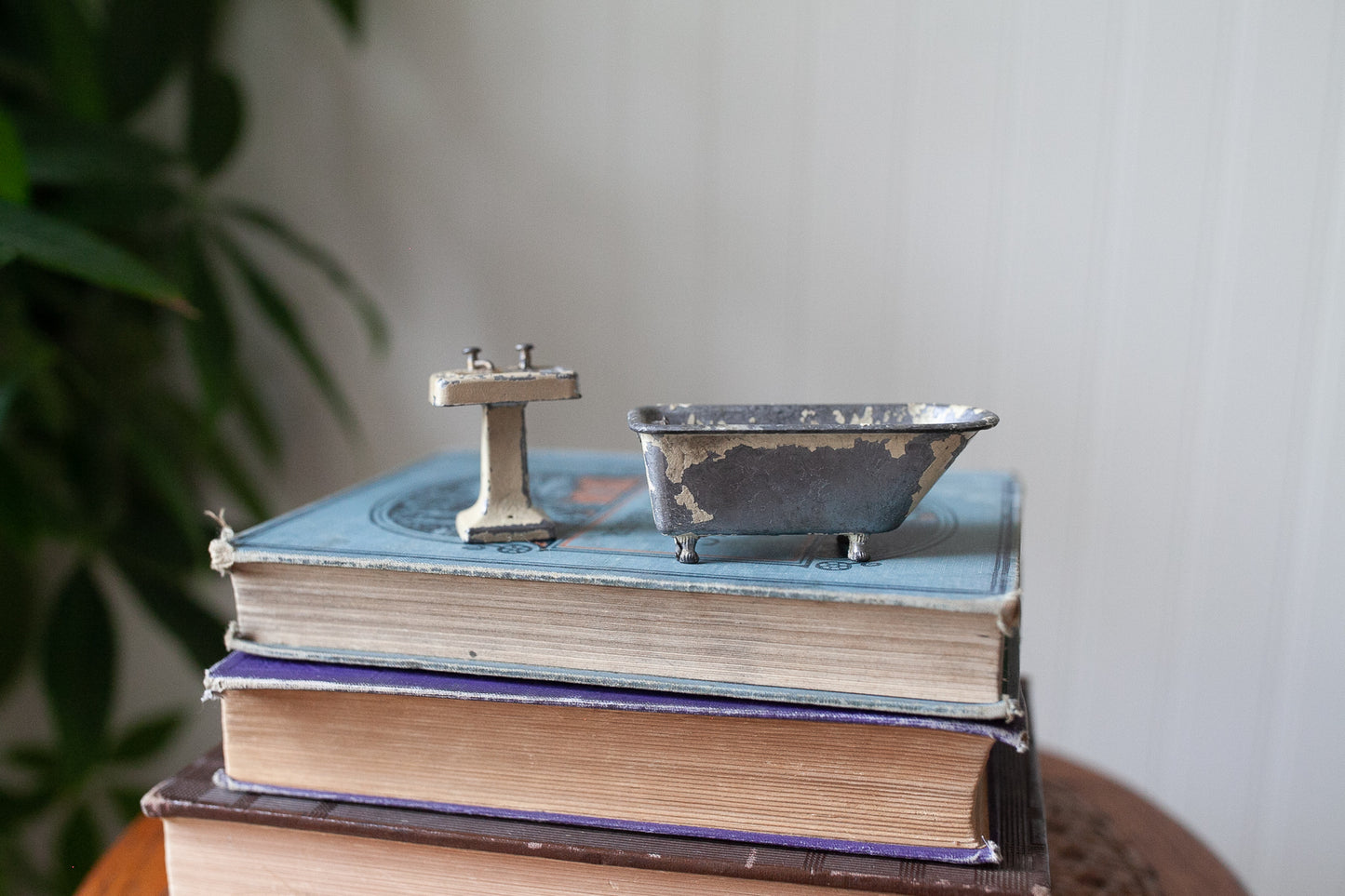 Tootsie Toy Sink and Bathtub -Miniature Doll Furniture