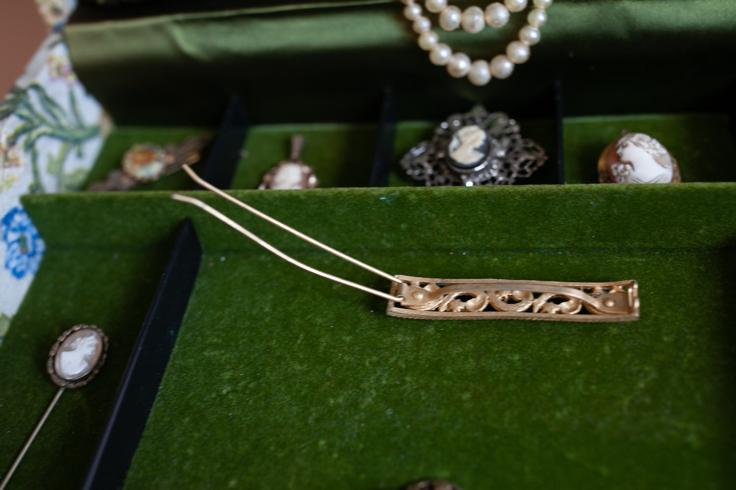 Vintage Jewelry - Vintage Pins- Vintage Clips