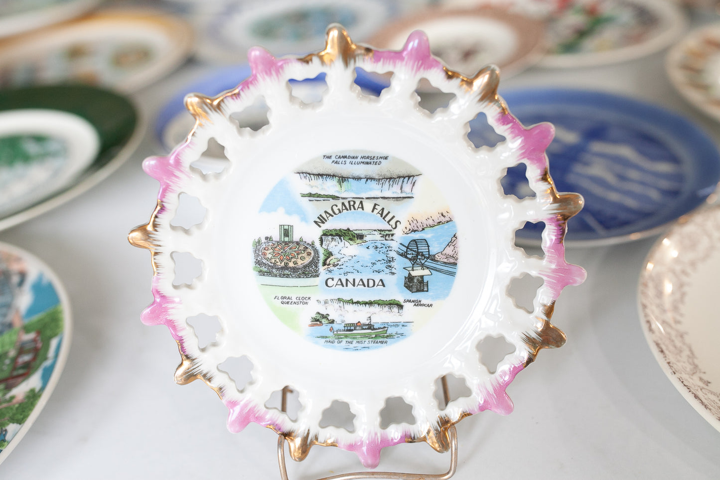 Tourist Plate - Canada -Niagara Falls - Pink