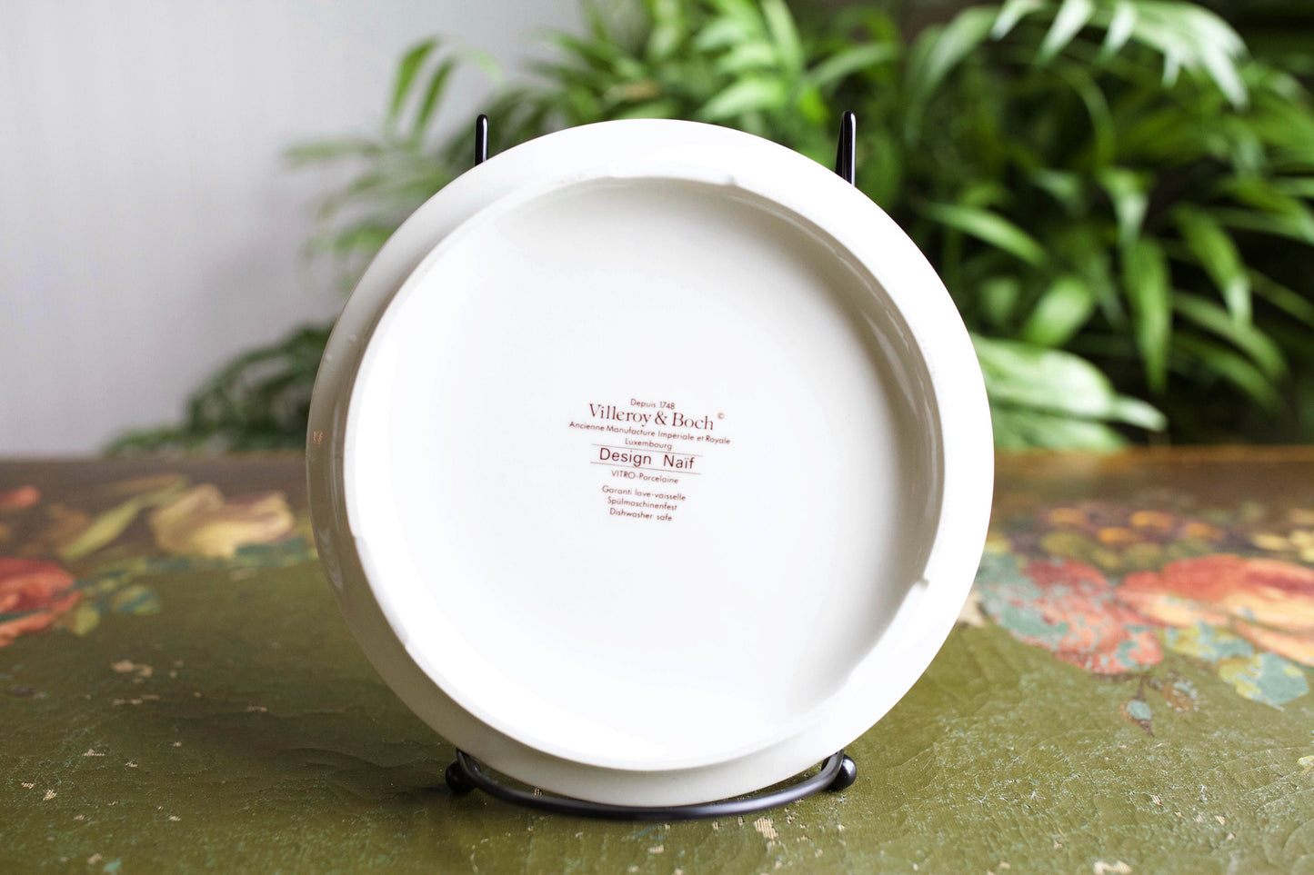 Villeroy and Boch Trivet, Design Naif, teapot stand, coffee pot rest, porcelain, 6.5 inch diameter, shallow footed base