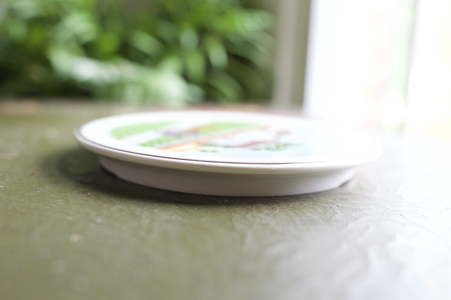 Villeroy and Boch Trivet, Design Naif, teapot stand, coffee pot rest, porcelain, 6.5 inch diameter, shallow footed base