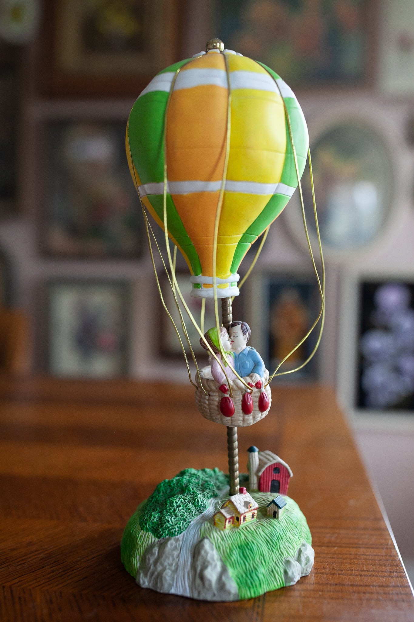 Hot Air Balloon- Vintage Music Box