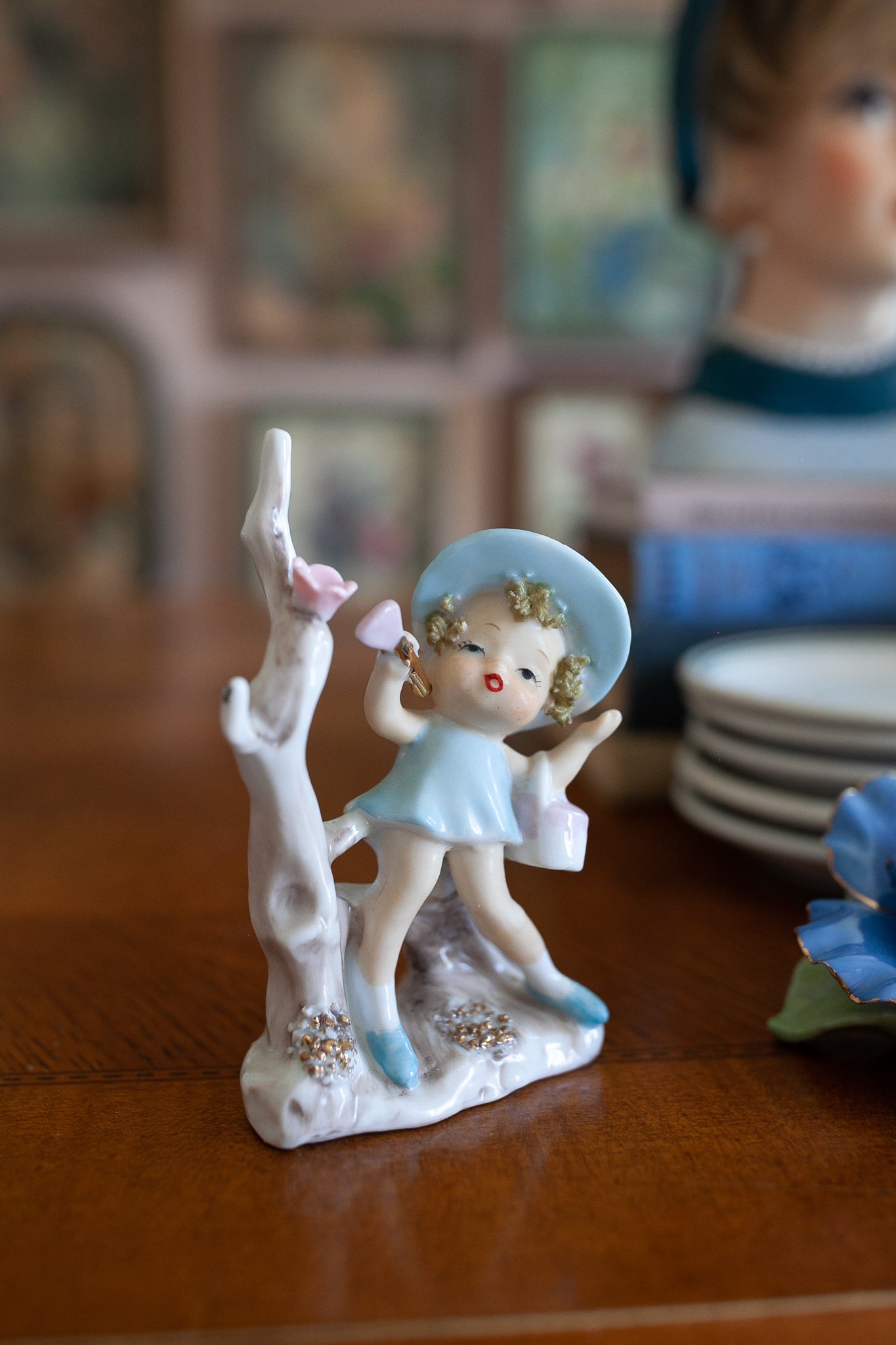 Vintage Figurine- Painter Girl -Made in Japan