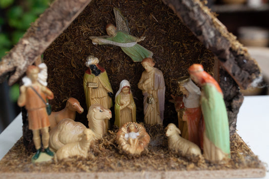 Vintage Nativity - Vintage Nativity Set, Vintage Nativity Manger with Faux Mossy Top and Floor, Complete/Intact Vintage Manger/Nativity