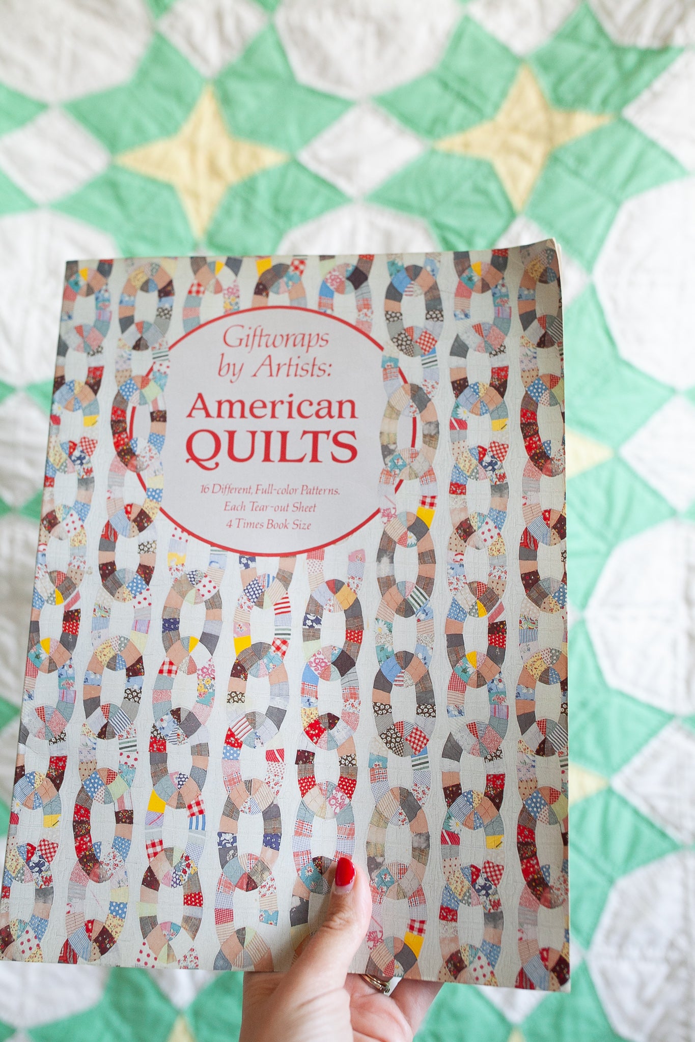 American Quilts Book - Giftwrap by Artists 16 Different full color patterns