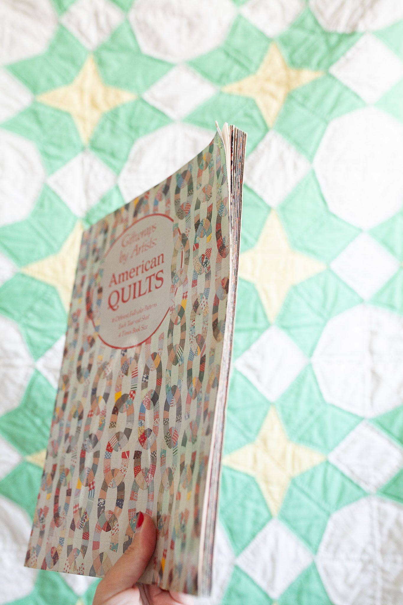 American Quilts Book - Giftwrap by Artists 16 Different full color patterns