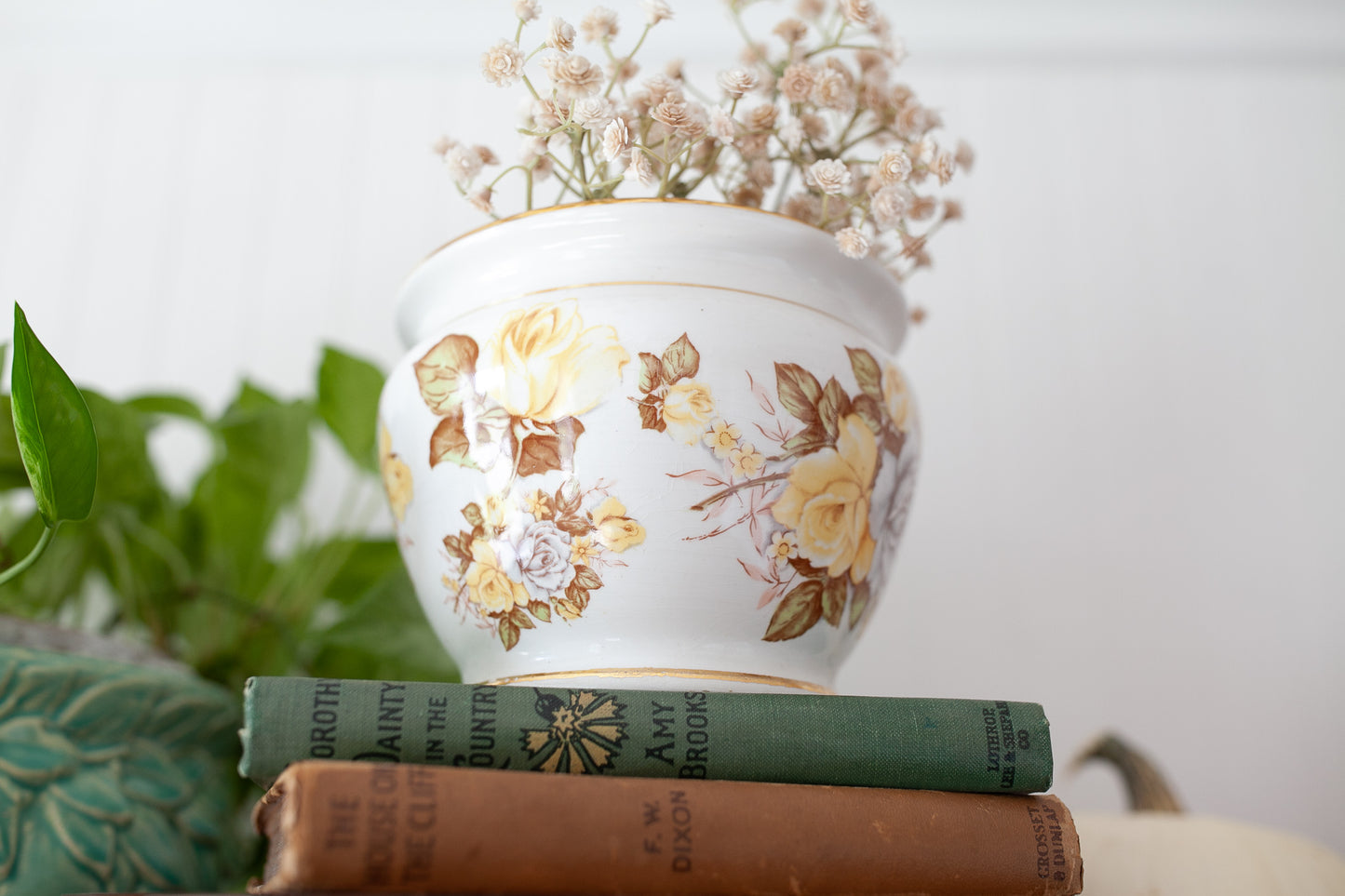 Planter with roses by Facciolini Castelli