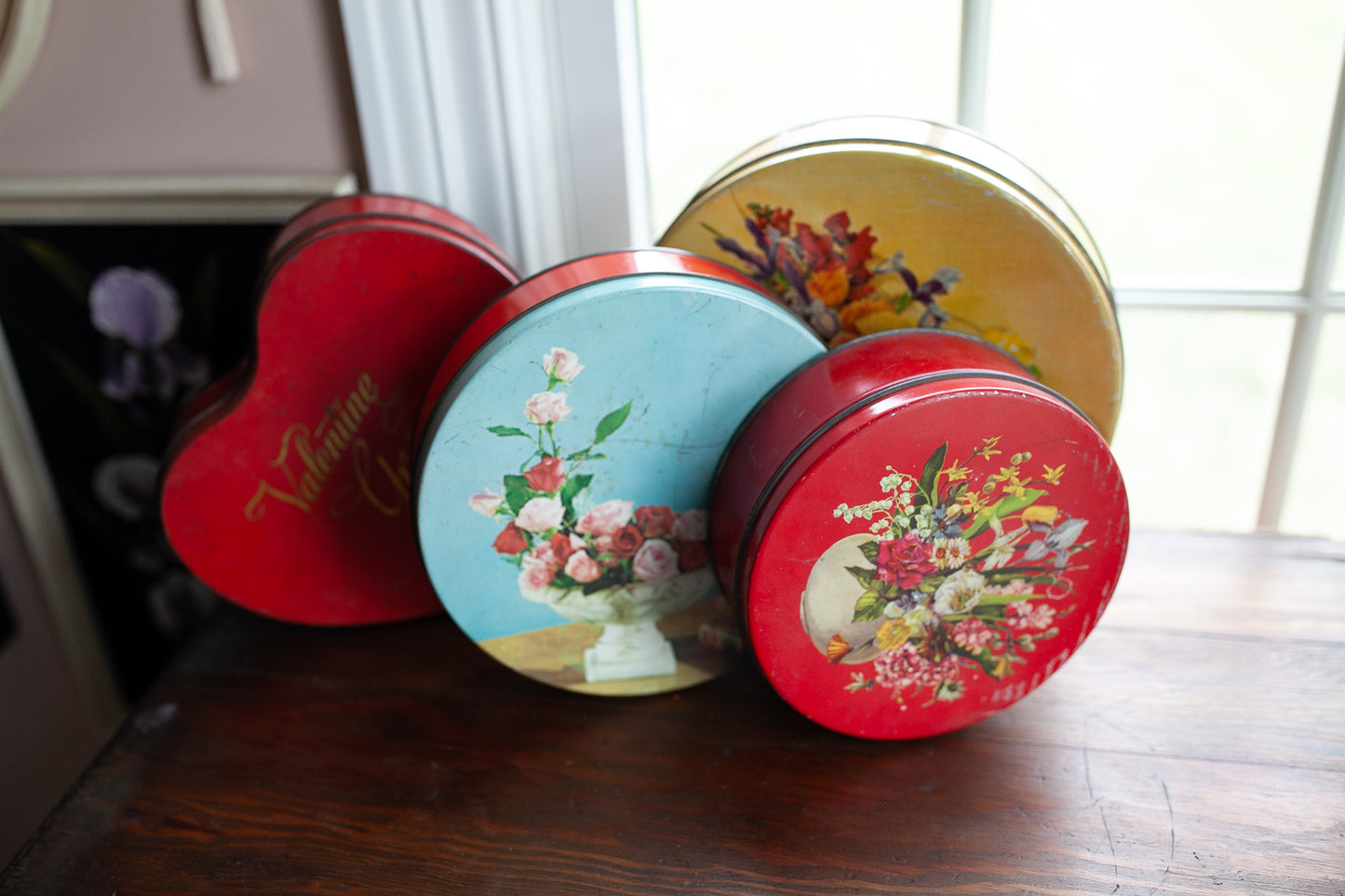 Vintage Floral Tin - Flower Red Tin - Vintage Tin - Candy Tin