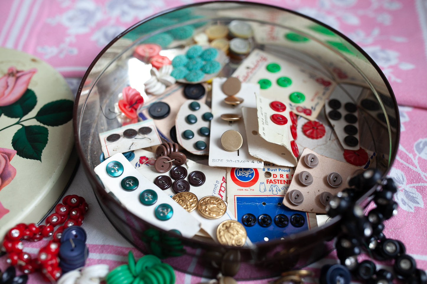 Vintage Tin full of buttons- Vintage Buttons - Pink rose tin