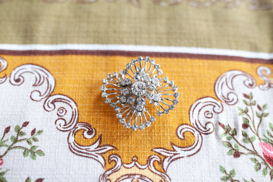 Vintage Brooch - Lapel pin - Silver Pin