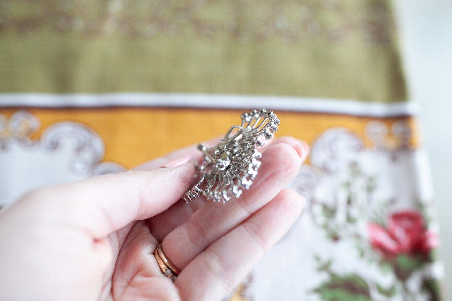 Vintage Brooch - Lapel pin - Silver Pin