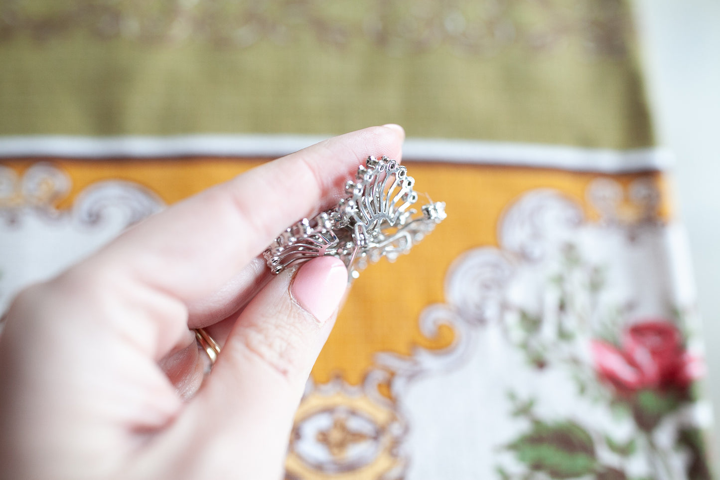 Vintage Brooch - Lapel pin - Silver Pin