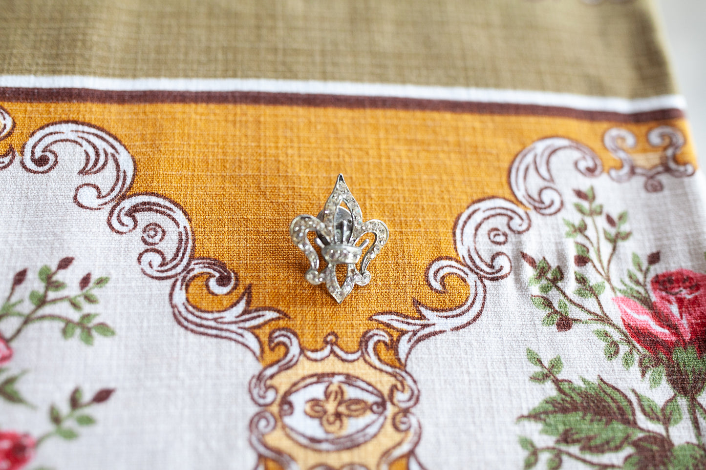 Fleur De Lis Lapel Pin - Vintage Pin -Brooch
