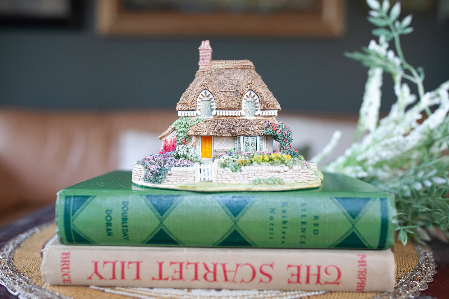 Lilliput Lane -Gertrude's Garden Liliput Lane 1993 Anniversary Cottage Collectible Decor- Cottage- Little House