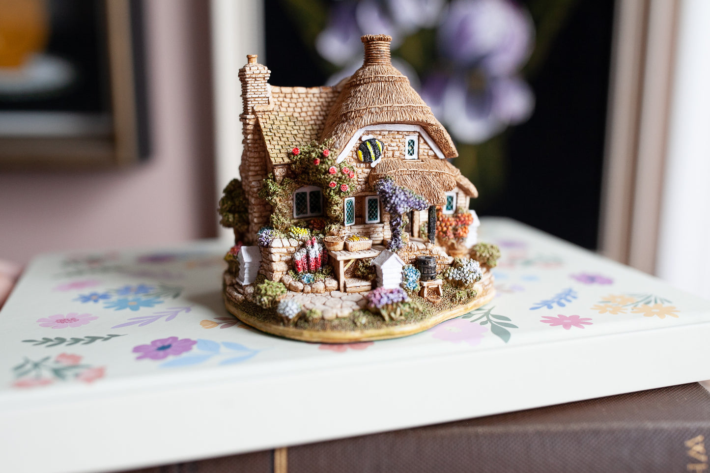 Vintage Lilliput Lane Cottage- Little Bee- 2000- Little house