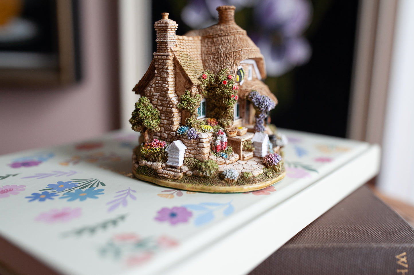 Vintage Lilliput Lane Cottage- Little Bee- 2000- Little house