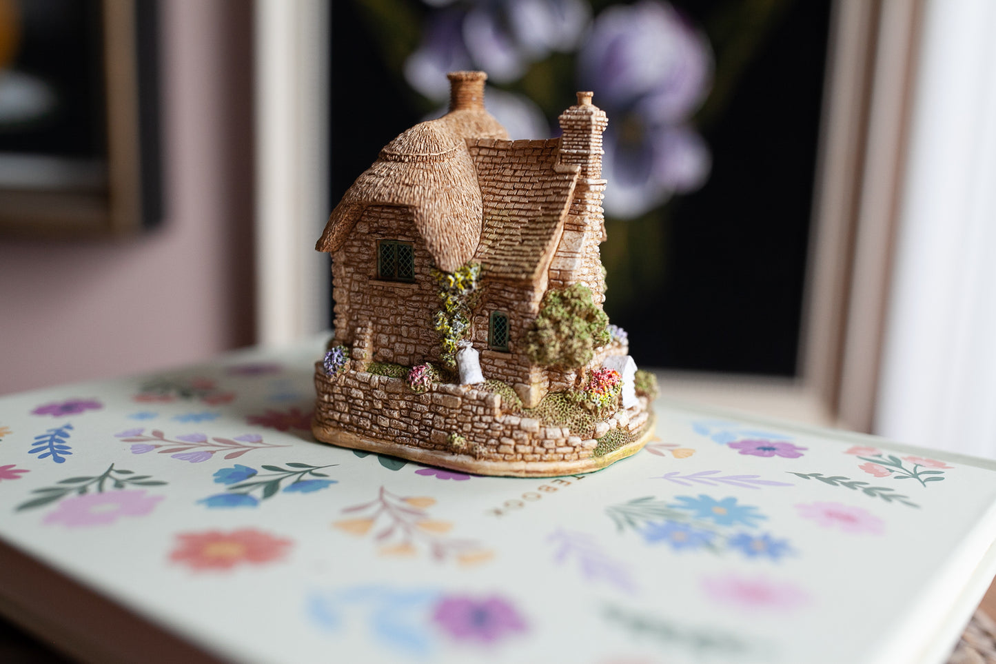 Vintage Lilliput Lane Cottage- Little Bee- 2000- Little house